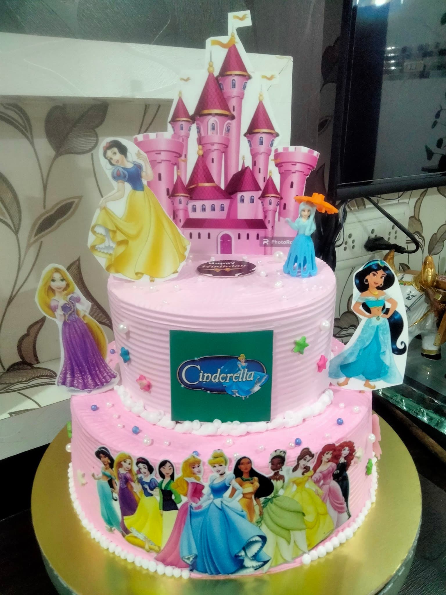 Shwet's Cake Creations