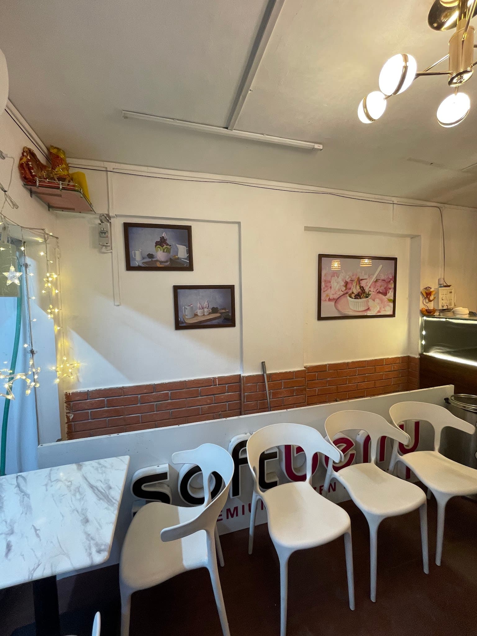 Softberry "premium frozen yogurt"