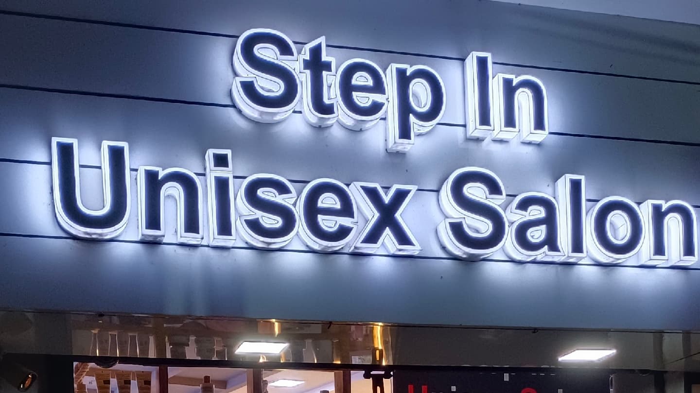 Step in unisex saloon