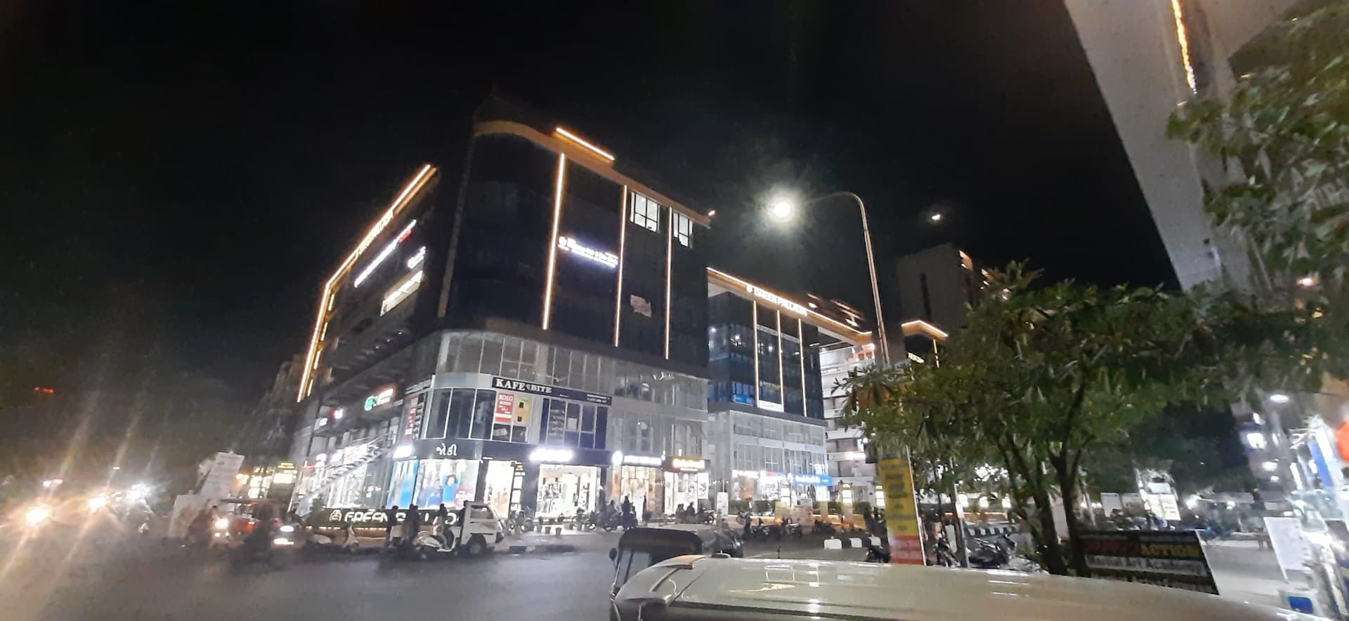 Super OYO Collection O Hotel Gold Palace Banquet & Rooms