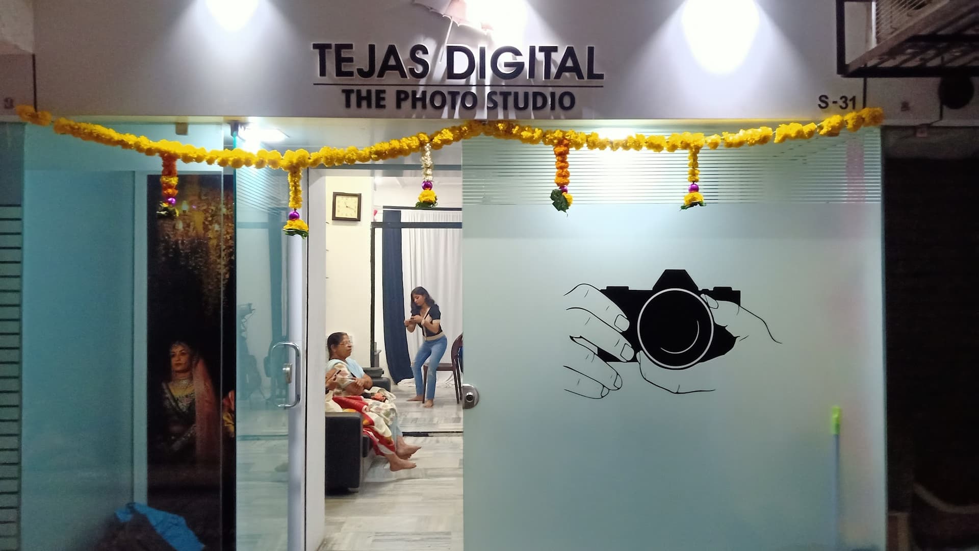 Tejas Digital Photo Studio