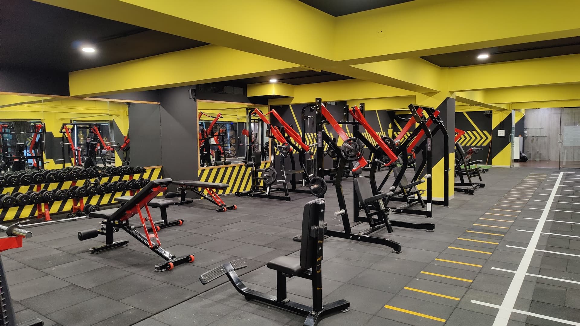 THE BUNKER'S GYMNASIUM- Best & Largest Gym in Surat