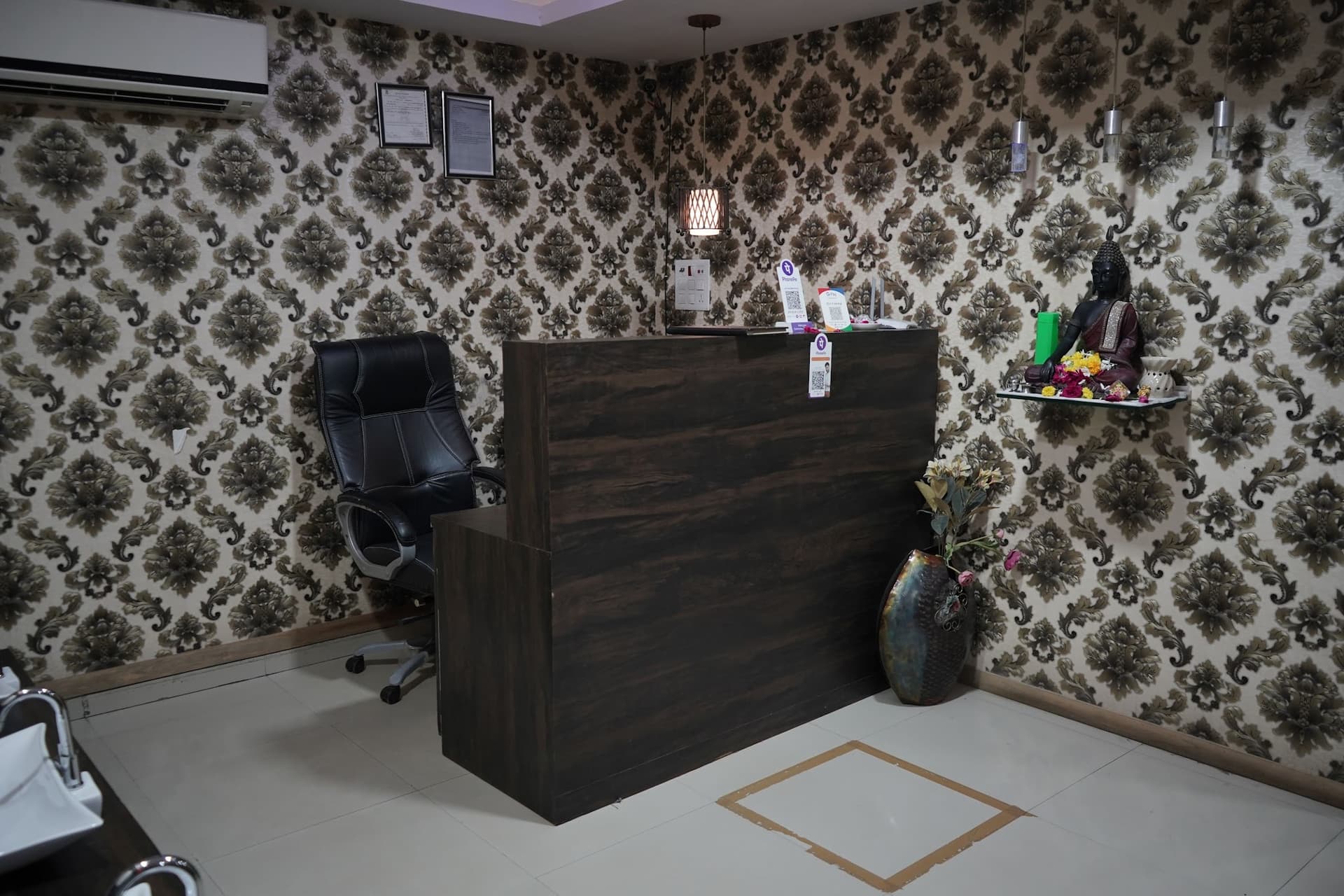 THE GATEWAY FAMILY SPA & SALOON