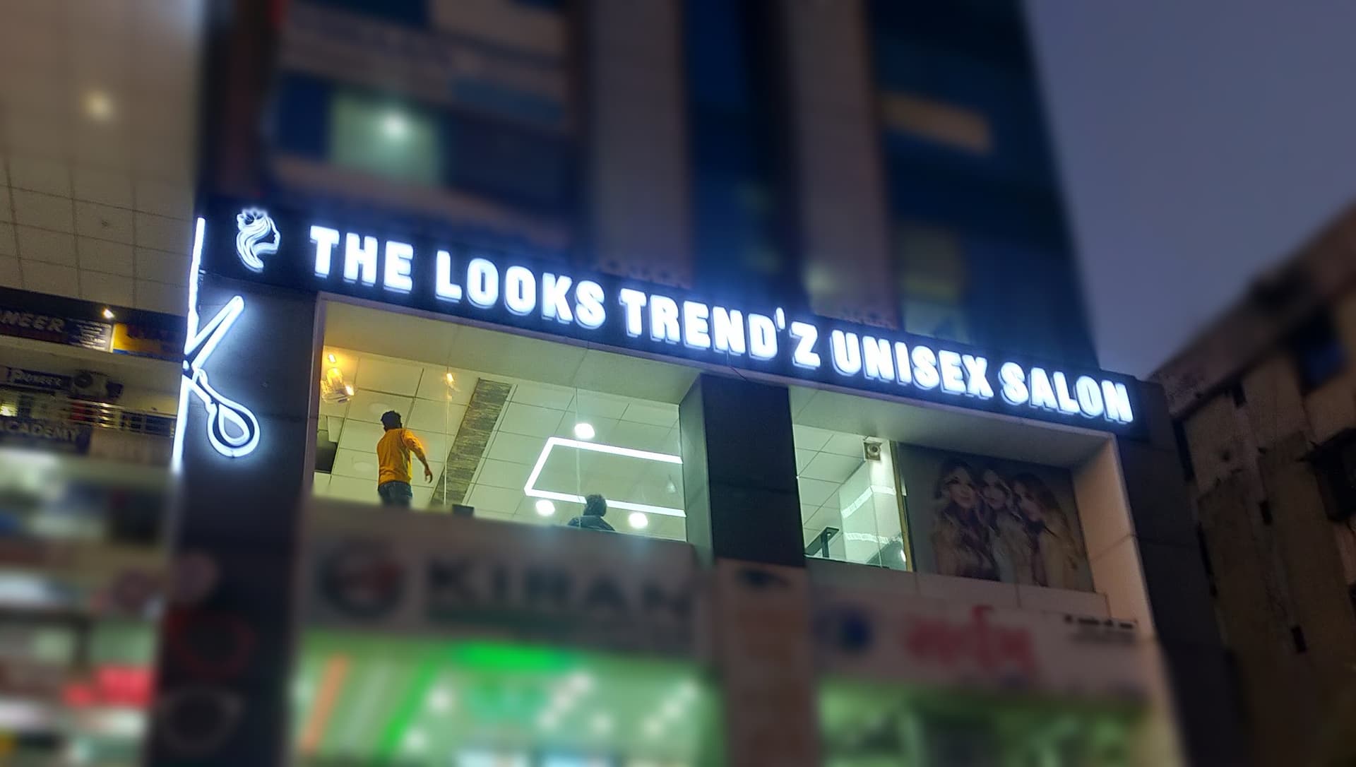 The looks trend'z unisex salon