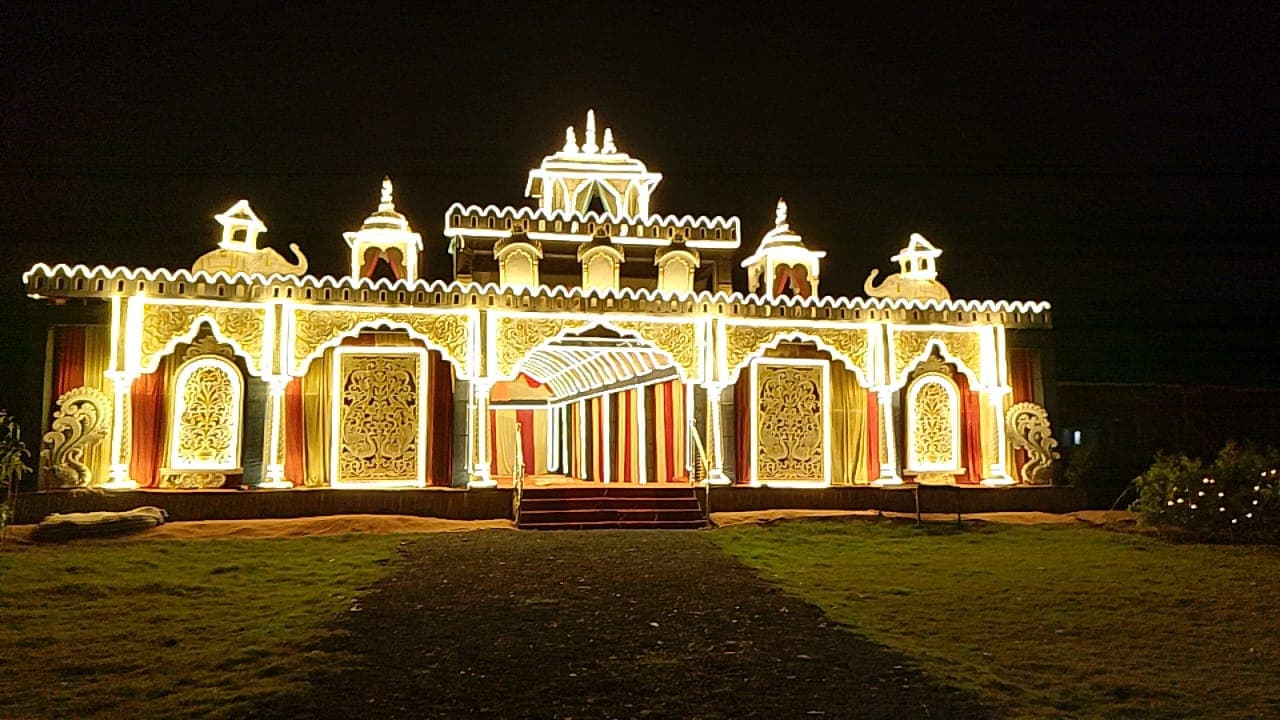 The Tulip farm & cricket ground
