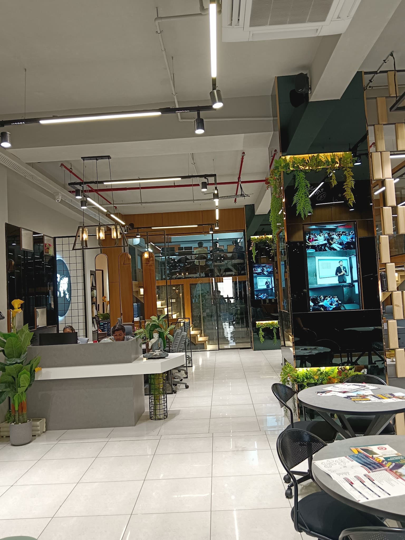 Trans Globe Multimedia Education Campus | Graphics Design | Flutter & Android Development | Python - Best in Surat