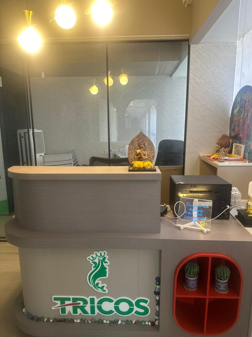 TRICOS INTERNATIONAL INSTITUTE OF BEAUTY AND HAIR