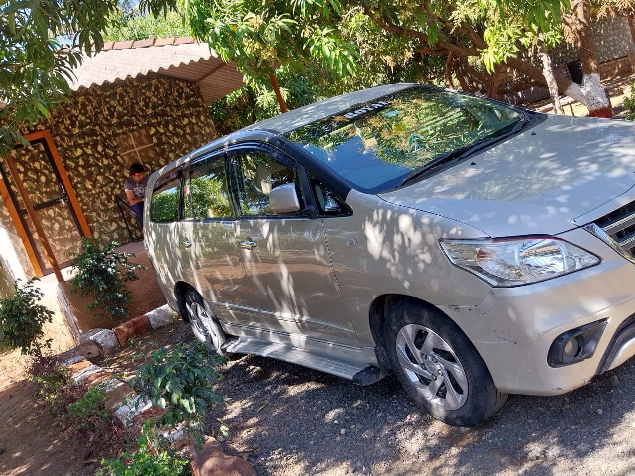 Umiya Tours & Travels taxi