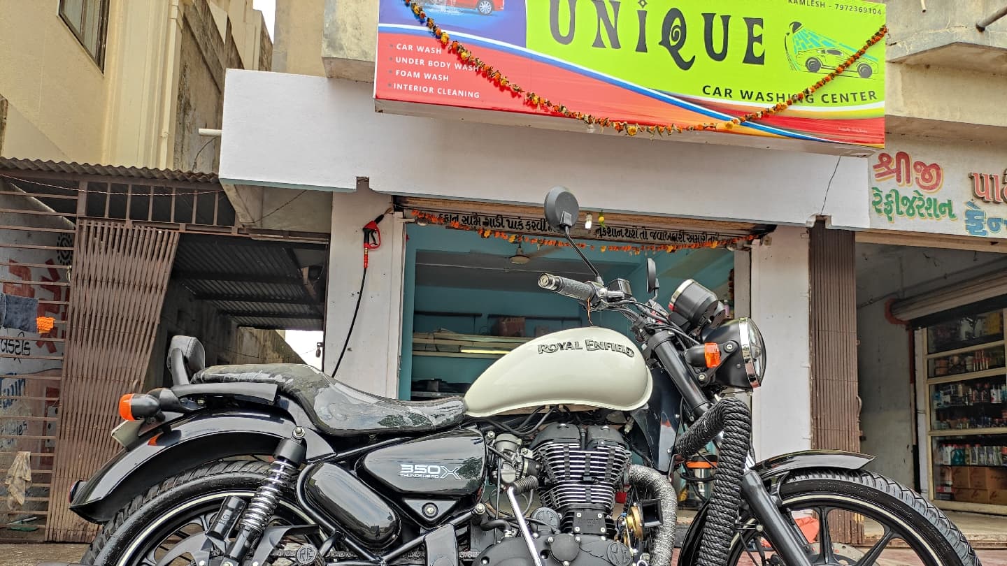 Unique car washing center