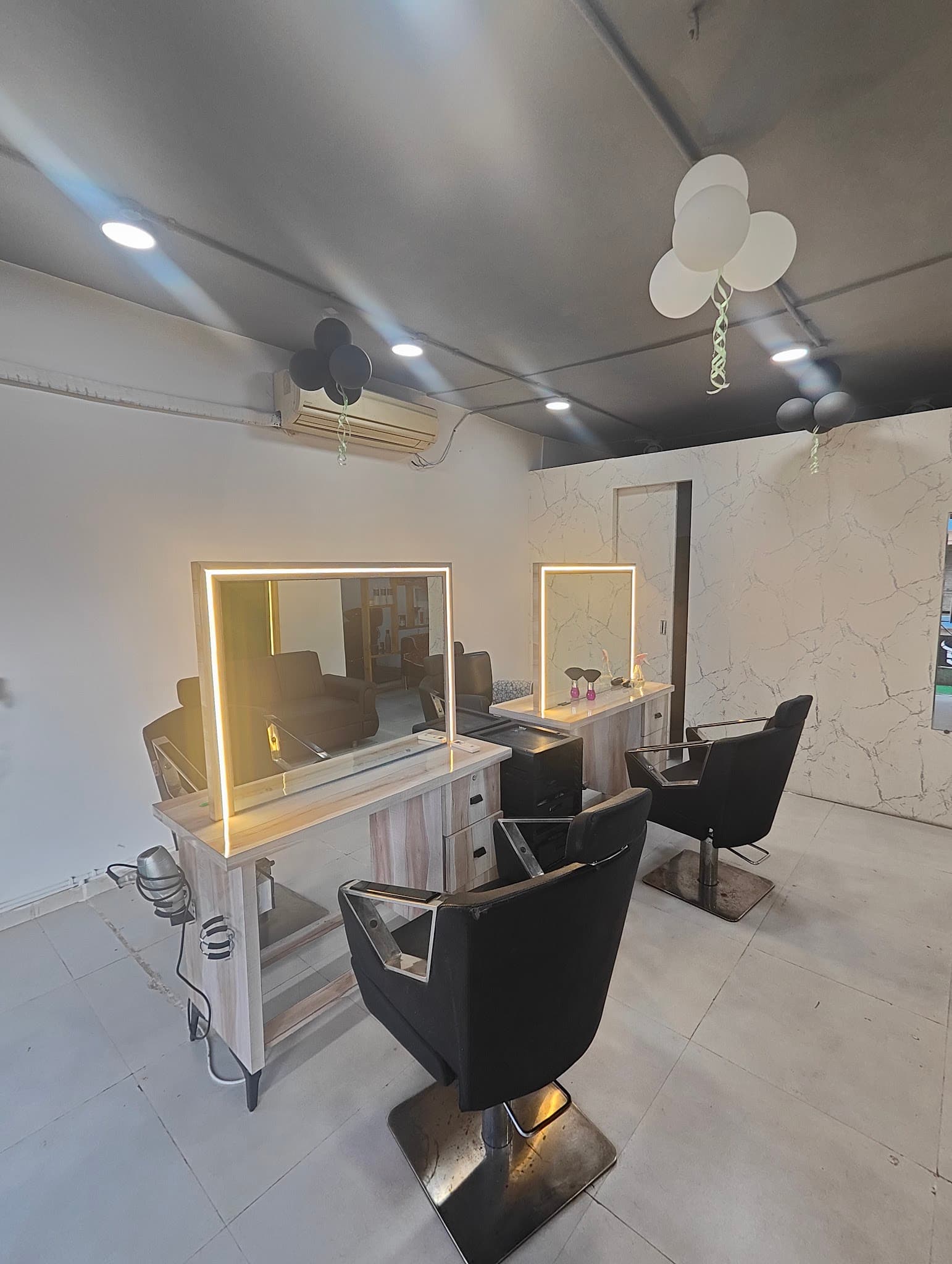 V&G's Family salon