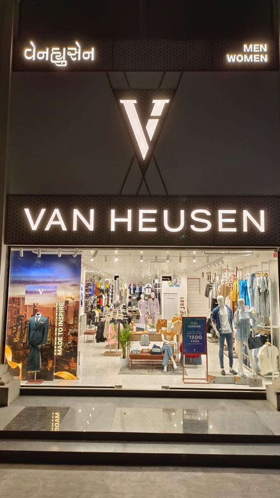 Van Heusen - Parle Point