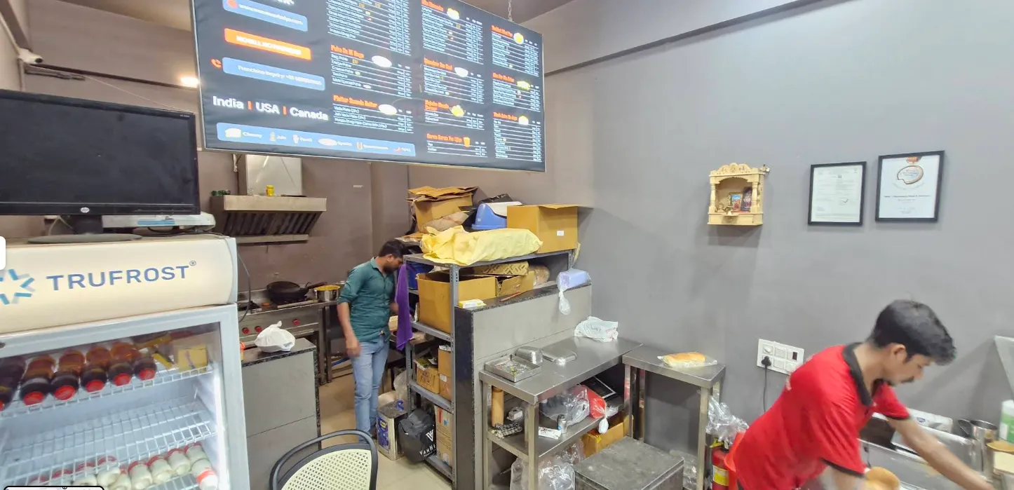 MMV MUMBAIYA MISAL AND VADAPAV JAHANGIRABAD
