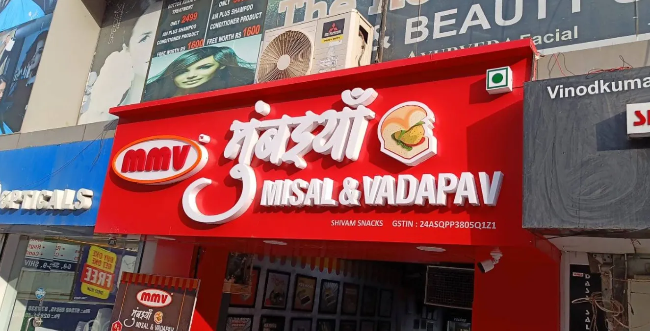 MMV Mumbaiya Misal & Vadapav Vesu