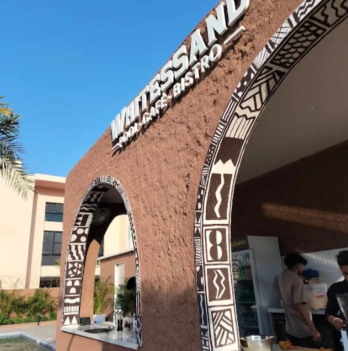 WHITESSAND POOL CAFE BISTRO
