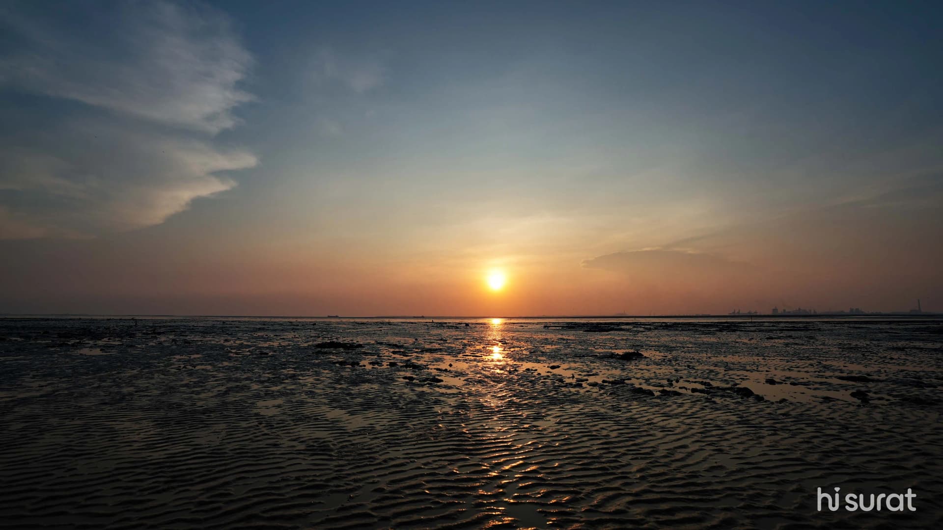 Dumas Beach